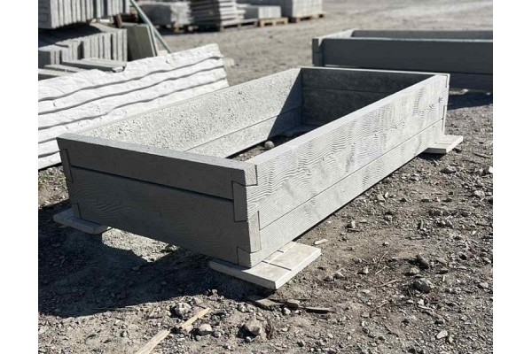 Высокая садовая грядка. Бетонная грядка. Высокая грядка.