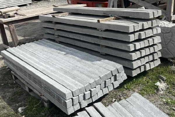 Стовп бетонний під рабицю 2,7 м