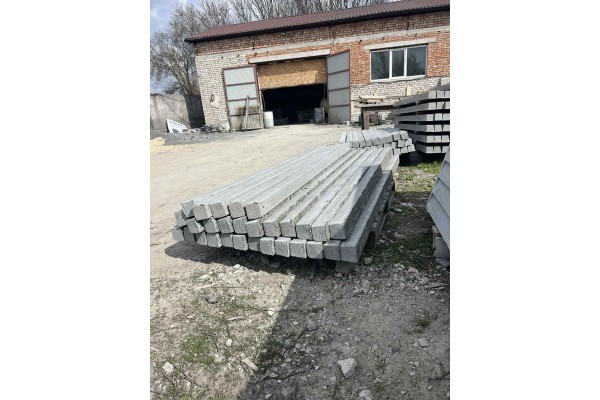 Столб бетонный под рабицу(Виноградный) (1500х70х75мм)